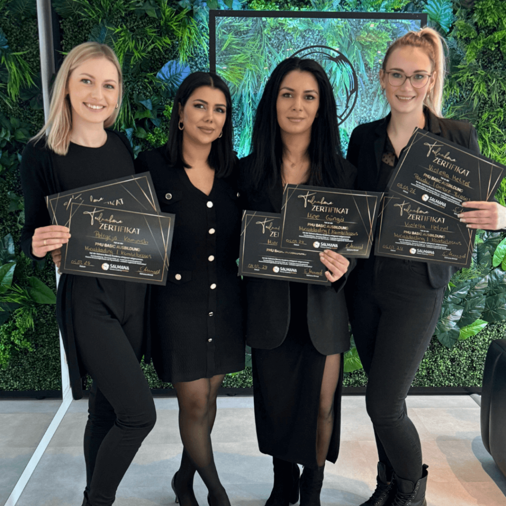 Drei Absolventinnen erhalten Zertifikate nach erfolgreicher Microblading Kombibrows Schulung bei Salmana Beauty Academy von Salmana Ahmad